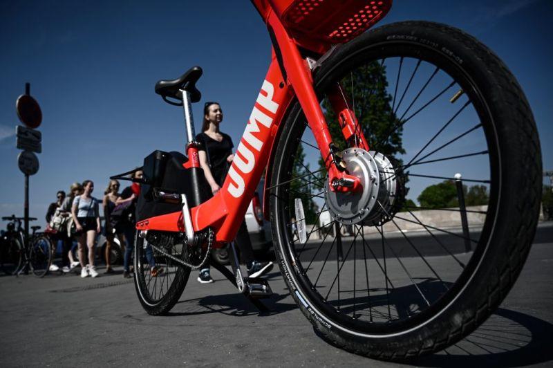 Red bike with brand label "JUMP"